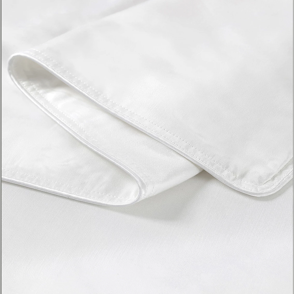 Best Sale ???? Martha Stewart Collection 300TC Silk Light Warmth Comforter ???? - Image 3