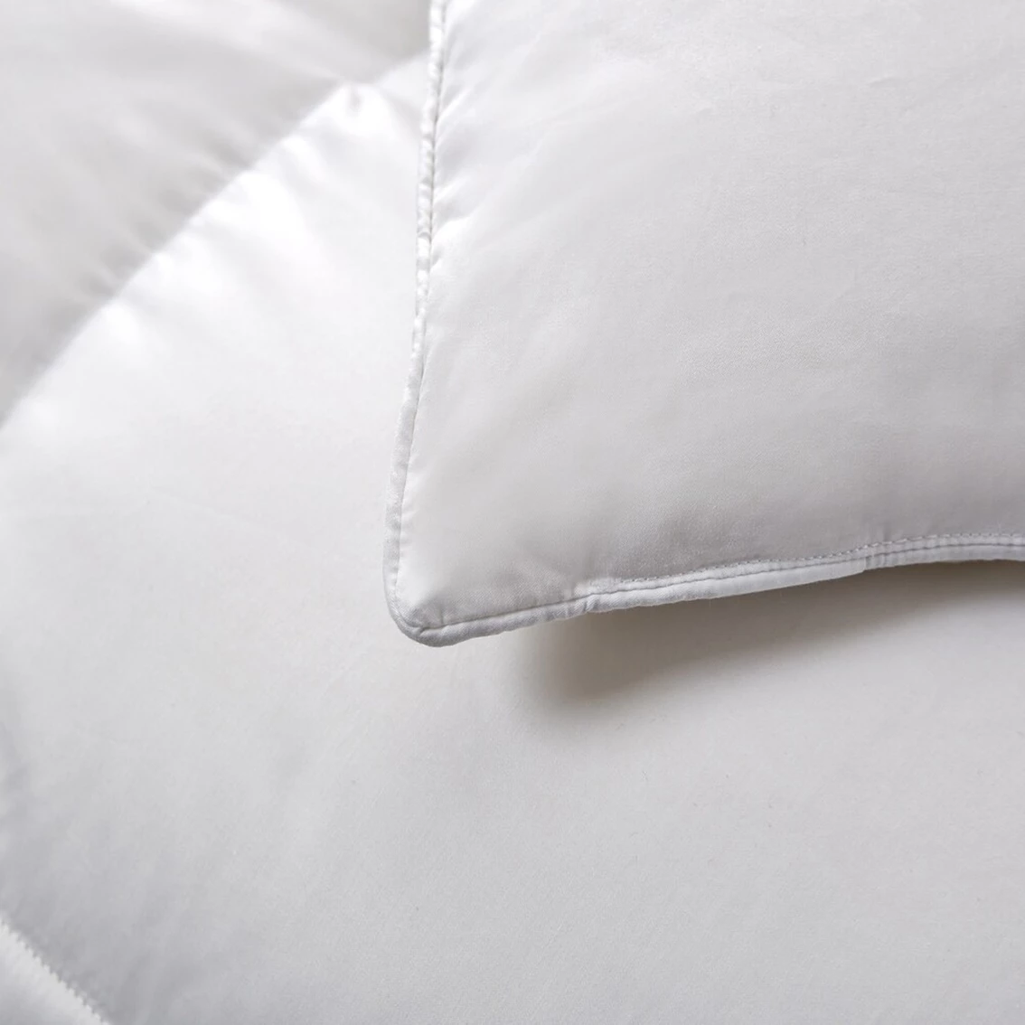 Brand new ???? Serta Light Warmth Down Fiber Comforter ???? - Image 6