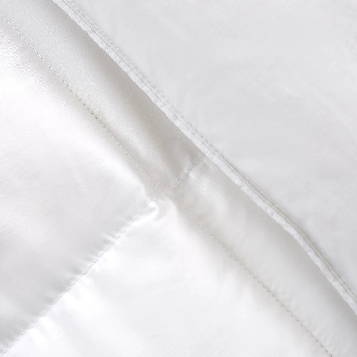 Brand new ???? Serta Light Warmth Down Fiber Comforter ???? - Image 7