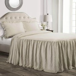 Outlet ✨ Lush Decor Ruffle ???? Skirt 3 Pc. Bedspread Set ✔️