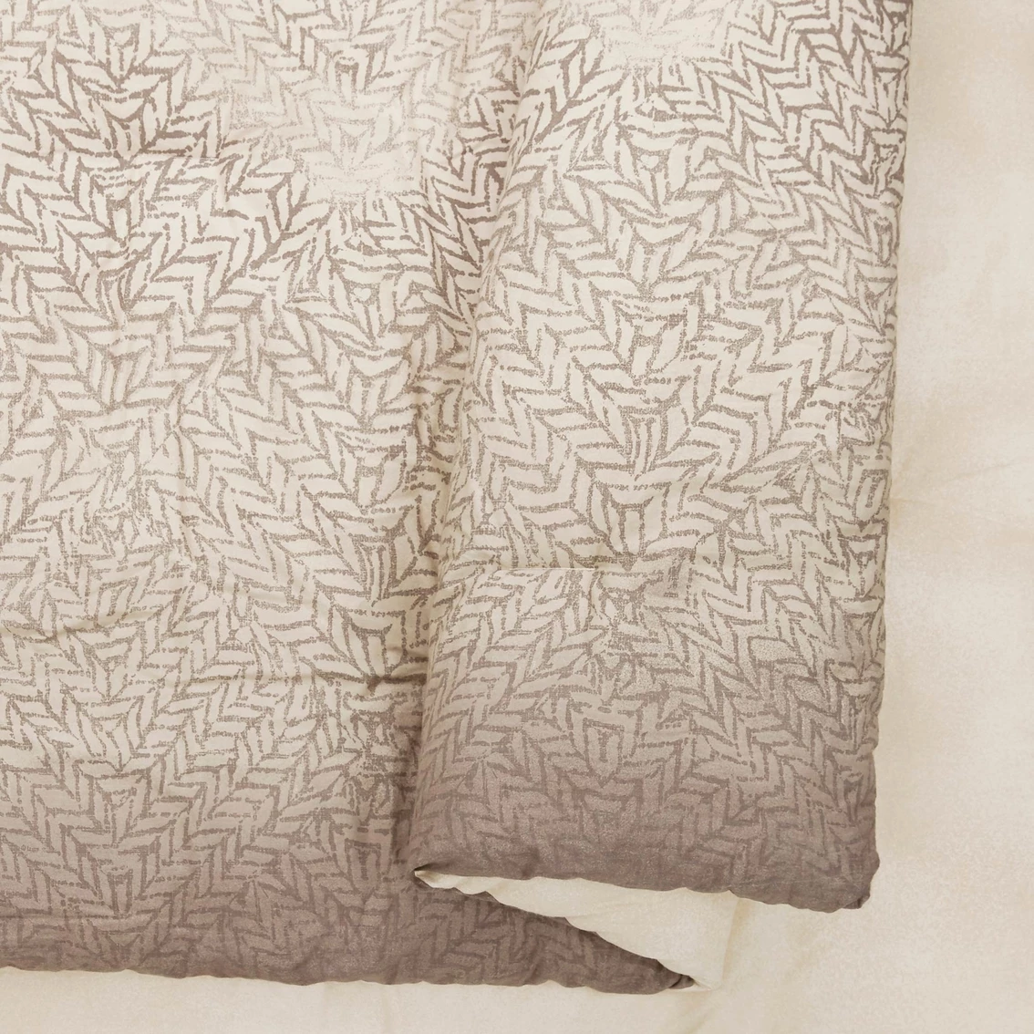 Deals ???? Ayesha Curry Modern Ombre 3 Pc. Comforter Set ???? - Image 5